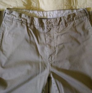 Gap Men's classic fit khaki